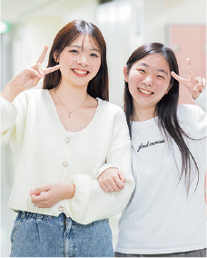 明るく元気な学生が多いです！